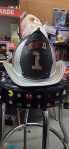 Casco de bombero de cuero plateado vintage de los hermanos Cairns ~ bombero de colección - Imagen 1 de 16