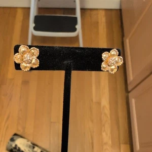 Kate Spade Precious Pansy Yellow/White Stud Earrings Brand New - Picture 1 of 6