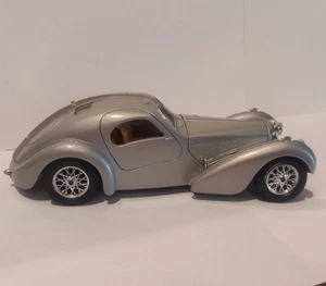 Modellino vintage BUGATTI ATLANTIC 1936 1/24 - BURAGO (made in Italy) - Foto 1 di 10