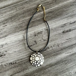 Joan Rivers Black And White Pendant Gold Accents On Leather Chain Necklace - Picture 1 of 7