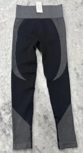 NWT Astoria Activewear Sz S Seamless High-Waist Leggings Black White Stripes 3/4 - Picture 1 of 9