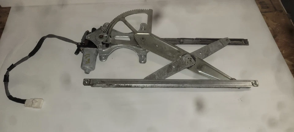 Conjunto regulador ventana pasajero delantero Lexus RX300 99-03 85720-48020 Foto 1 de 4