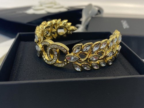 Bracciale CHANEL Oro Ferramenta Orecchio di Grano Design Cristallo Intarsiato CCS 22K
