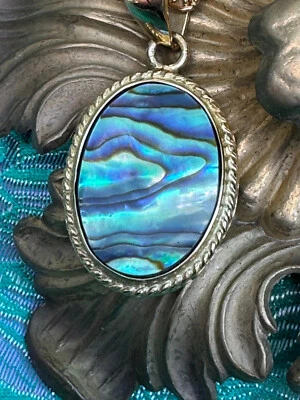 Collar Colgante Charles Albert Abulón Iridiscente y Alquimia Oro Artesanal Foto 1 de 4