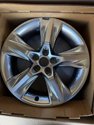 Toyota Highlander Wheel Rim 19" 2014-2019 Bright Chrome USED 75163 - Image 1 of 4