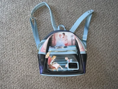 Mini mochila coleccionable Loungefly Disney escena princesa cenicienta Foto 1 de 4