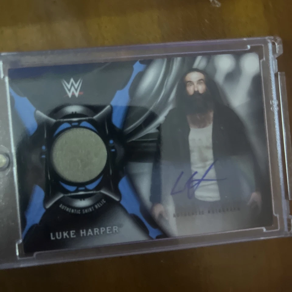 WWE Luke Harper /10 Patch Auto! 2018 Topps - Image 1 of 2