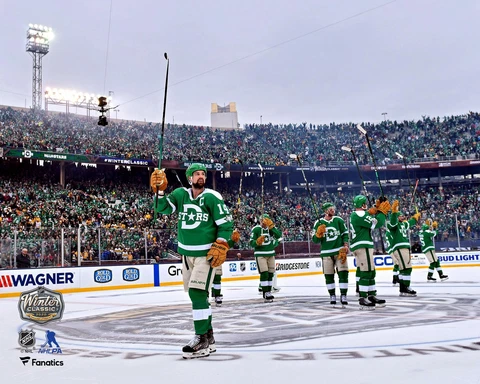 Jamie Benn Dallas Stars Unsigned 2020 NHL Winter Classic Stick Salute 8x10 Photo Cover