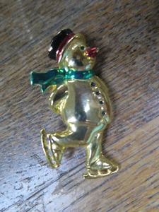 Broche de colección de patinaje sobre hielo muñeco de nieve solapa sombrero pin vacaciones de Navidad 2 pulgadas - Imagen 1 de 7
