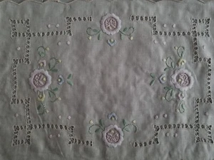 Ricco Set 6 centri in puro lino con ricamo Punto pieno e gigliuccio a mano - Picture 1 of 14