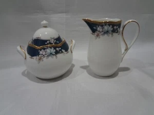 Noritake China Sandhurst Milchkännchen und Zuckerdose - bunte Blumen auf blauem Band - Bild 1 von 8