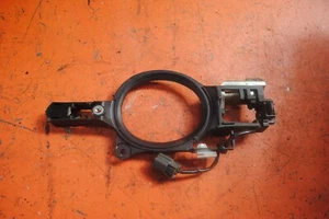 MITSUBISHI OUTLANDER 2010 PUERTA manija soporte OEM LF puerta delantera izquierda del lado del conductor - Imagen 1 de 2