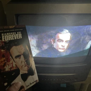 Toshiba MV13P3 13" CRT TV VCR Combo Retro Gaming  TV No Remote Video Tested - Picture 1 of 5