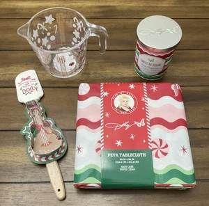 Lote Navidad Dolly Parton: Taza Medidora de Vidrio, Mantel, Vela, Espátula-Nuevo - Imagen 1 de 15