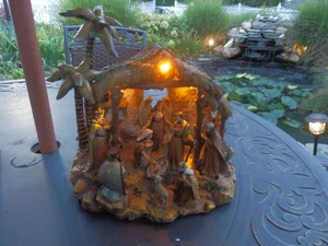 Resin Nativity Scene w/ Angels, Magi & Roman Arch Stable – - Picture 1 of 16