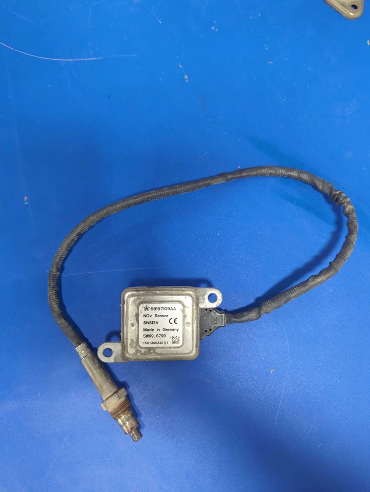 Sensor Dodge RAM Nox 14-17 5WK96799 68197109AA igual que 68227486AA Foto 1 de 4