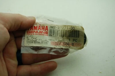 COMO NUEVO 1979 - 2000 YAMAHA MX100 MX175 RT100 CARROCERÍA TAPA TANQUE 3M2-21771-00  Foto 1 de 3