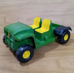 ERTL 1/8 Scale John Deere 4x2 Gator  - Picture 1 of 8