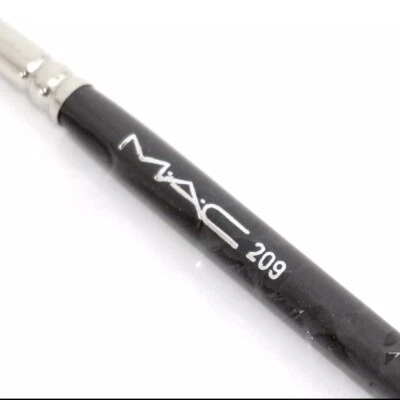 MAC 209 Eye Liner Brush Discontinued New in Sleeve - Image 1 of 4