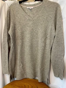 Isaac Mizrahi V Neck Cashmere Sweater Size Small Gray - Picture 1 of 6