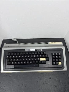 TRS-80 Modello I Computer Microcomputer System 26-1004D NON TESTATO COSÌ COM'È RICAMBI - Foto 1 di 14