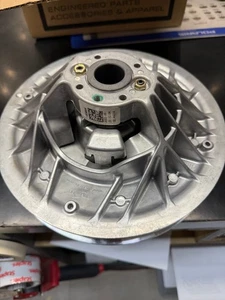 POLARIS OEM CLUTCH DRIVEN 550 INDY 2211402 - Picture 1 of 1