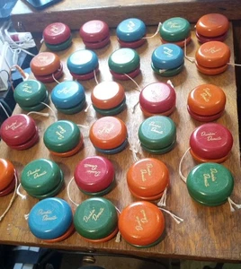 28 VINTAGE 1980s DUNKIN' DONUTS WOODEN ADVERTISING YOYO'S VARIETY OF COLORS - Picture 1 of 3