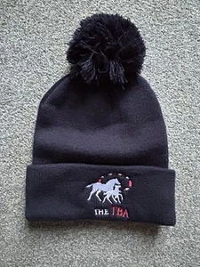 🏇 The Thoroughbred Club TBA Pferderennen Jockey Beanie Mütze - Bild 1 von 2