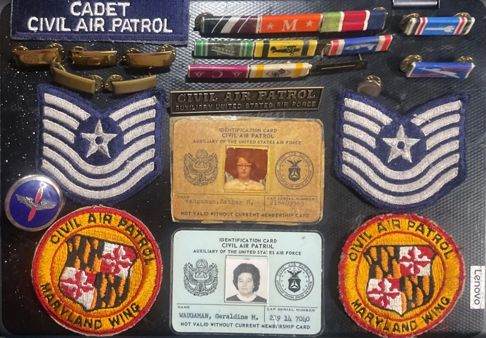 Raro lote de prendedores y parches de tarjetas de identificación de teniente de patrulla aérea civil de la Segunda Guerra Mundial de los Estados Unidos  Foto 1 de 1