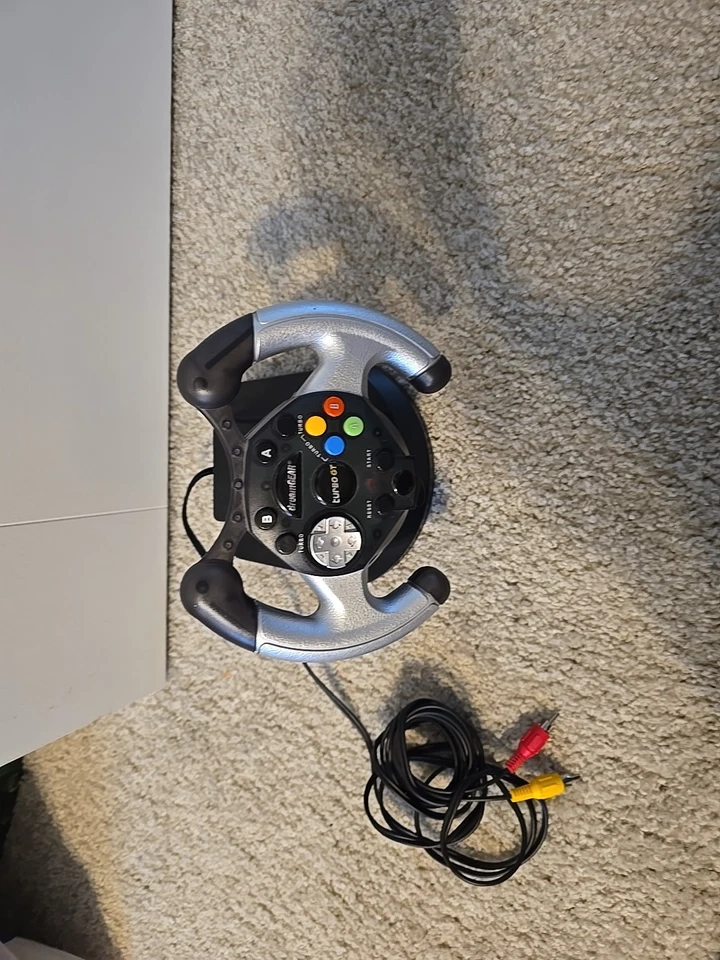 Volante DreamGEAR turbo GT prata e preto usado sem baterias. - Imagem 1 de 4