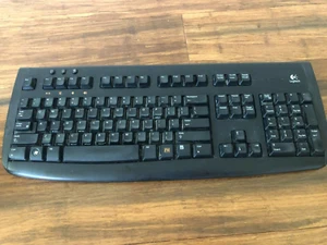 LOGITECH Deluxe 660 Wireless Keyboard requires 2xAAA batteries not included - Picture 1 of 6