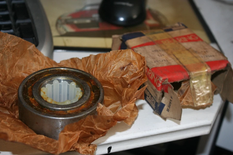 NOS UNIPART COJINETE DE RUEDA DELANTERA GHB215 TRIUMPH ACCLAIM - Imagen 1 de 1