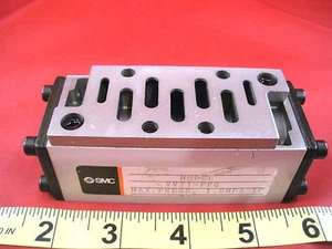 Distanziale Elettrovalvola Pneumatica SMC VV71-FPG Max Press 1.0MPa senza guarnizione Nuovo Nnb - Foto 1 di 3