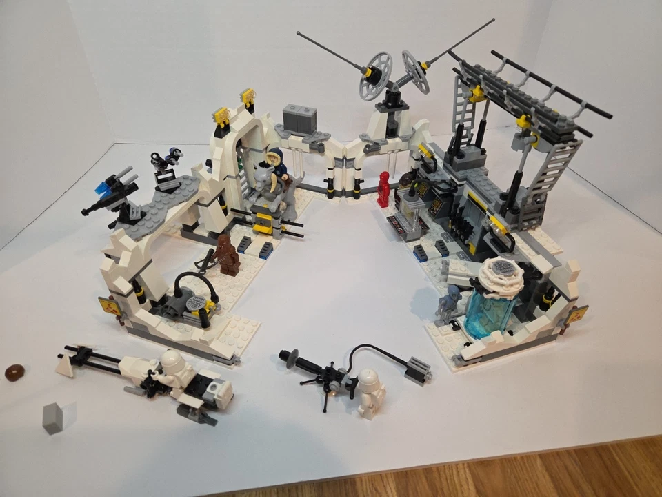 LEGO Star Wars Hoth Echo Base 7879 - Complete w/ Minifigs & Instructions, No Box - Image 1 of 4