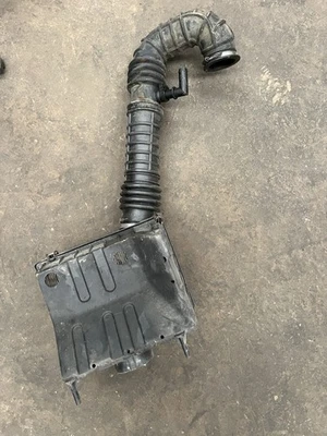 Land Rover Discovery 300tdi Air Box Housing And Pipe - Image 1 of 4