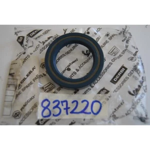 Rear Wheel Oil Seal Hub Rear Wheel Oil Seal Piaggio Porter - Picture 1 of 2