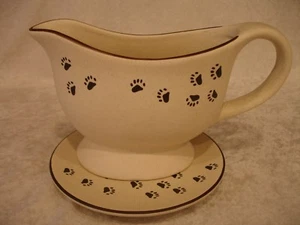 Boyds Bearware Pottery Works TAN/BROWN PAW PRINT GRAVY BOAT & UNDER TRAY MINT - Picture 1 of 7