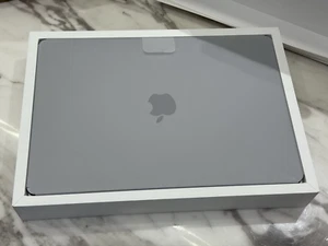 Apple MacBook Air 15" M3 Chip 8GB RAM 256GB SSD 2024 Model - Excellent A+ Grade - Picture 1 of 13