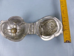 Ancien moule chocolat glace massepain en étain , fleur rose ? - Imagen 1 de 3