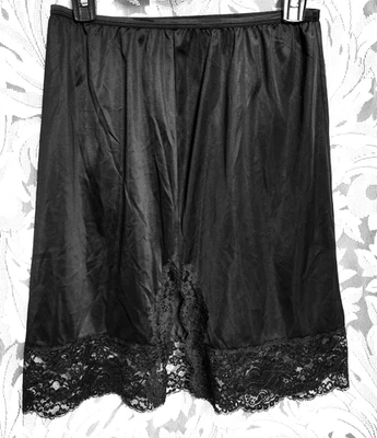 M VANITY FAIR NAILON TEJIDO NEGRO CON RIBETE DE ENCAJE Y ABERTURA LATERAL MEDIO DESLIZAMIENTO VINTAGE Foto 1 de 4