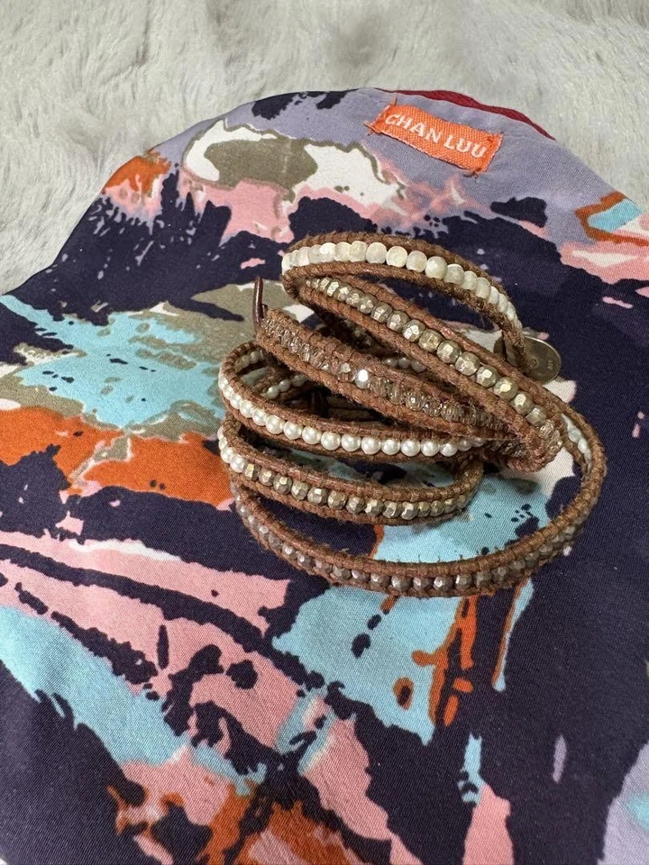 Pulsera Chan Luu envolvente cuentas cuero marrón usada Foto 1 de 1