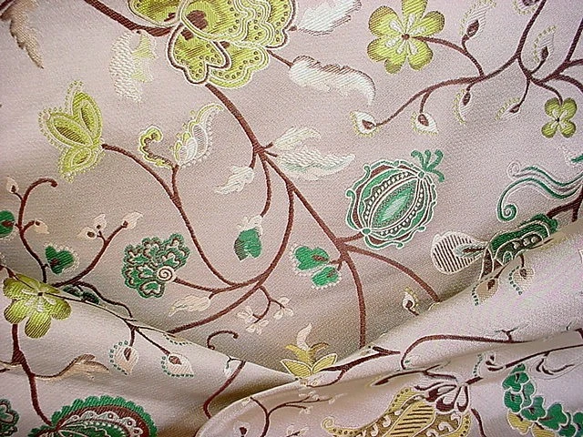 Tela de tapicería de seda champán con pergamino floral 13-1/2 Brunschwig Fils Foto 1 de 4