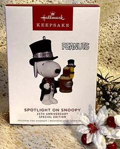 2022 Hallmark SPOTLIGHT ON SNOOPY 25th Anniversary Ornament TOAST Beer Steins - Picture 1 of 3
