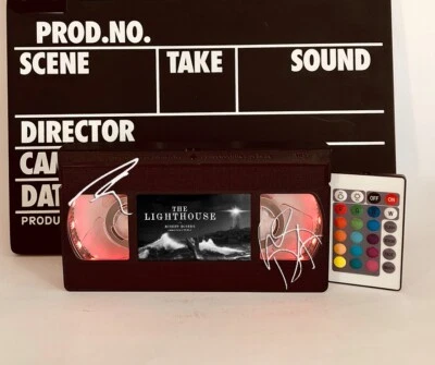 Lámpara VHS retro, cinta VHS The Lighthouse, luz con logotipo VHS, ventilador de lámpara de terror Foto 1 de 4
