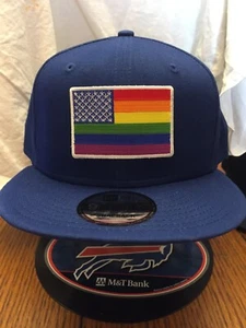 Cappello/Berretto ROYAL New Era NE400 9Fifty con Rainbow Gay Pride LGBTQ Bandiera USA - Foto 1 di 5