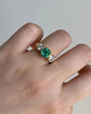 Anillo de compromiso de esmeralda verde simulado corte Asscher de 2 quilates enchapado en oro amarillo de 14 k Foto 1 de 4