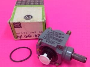 ALLEN-BRADLEY - Catalog #40146-009-66 - Operating Head - NEW - Picture 1 of 3