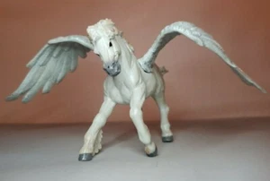 2007 White Pegasus Safari Ltd. Mythical Realms Figure Flying Horse - Picture 1 of 10