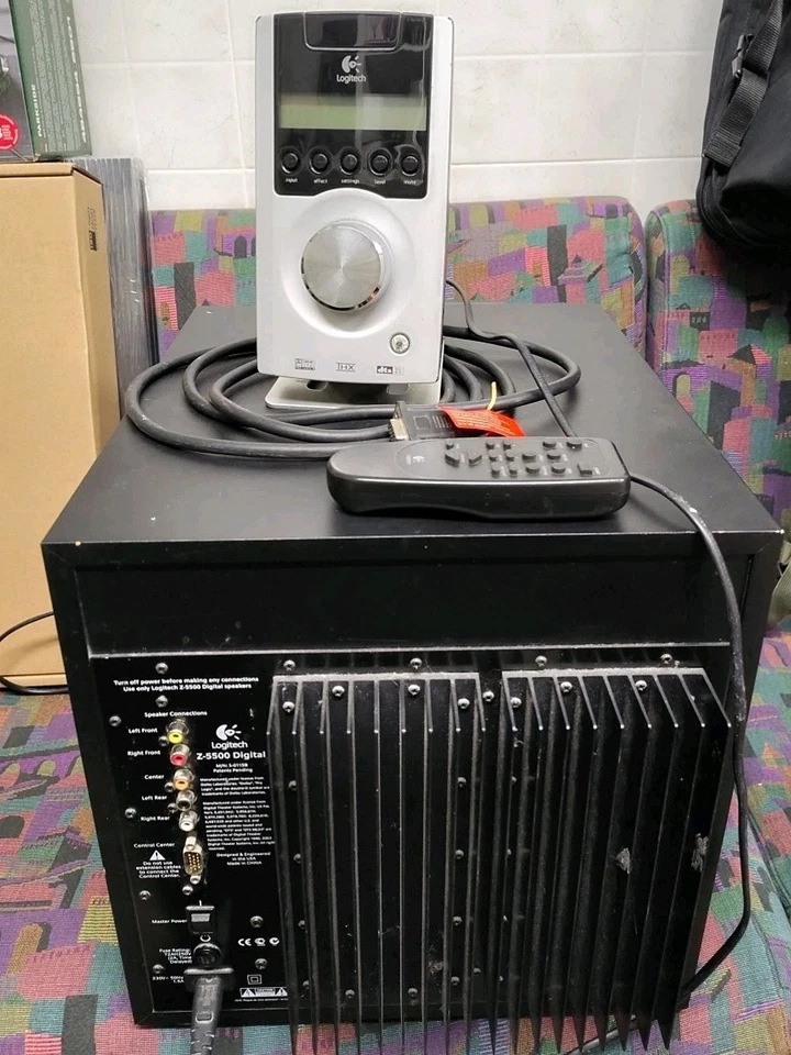 LOGITECH Z-5500 SUBWOOFER (tested And Working) + Control Pod + Remote Control  - Immagine 1 di 4