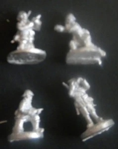 Friend or Foe ROM09 1/72 Diecast Segunda Guerra Mundial Infantería Rumana A/T Pistola Tripulación de Cuatro Hombres - Imagen 1 de 1